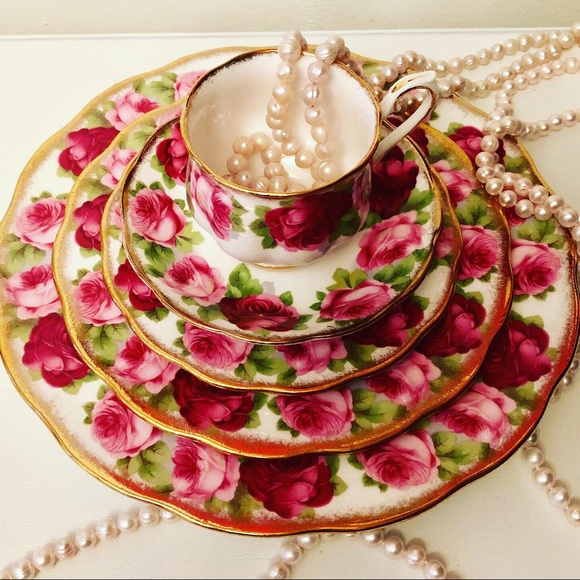 Royal Albert Other - Royal Albert OLD English Rose 1 place set (5) pc